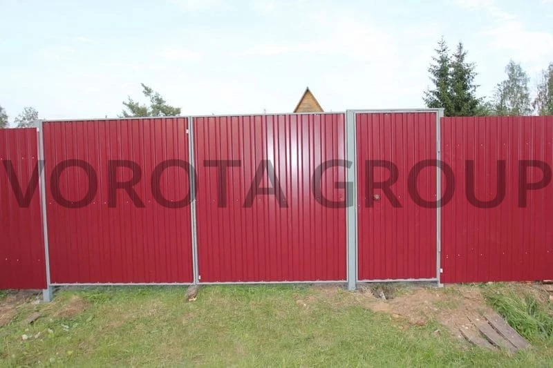 Распашные ворота Doorhan красные 2500х3500