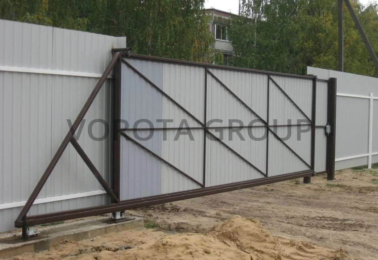 Откатные ворота из профнастила Alutech белого цвета 1900x4000